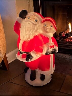 Vintage 1978 Empire Tabletop Blow Mold Santa & Mrs Claus 12" Waving